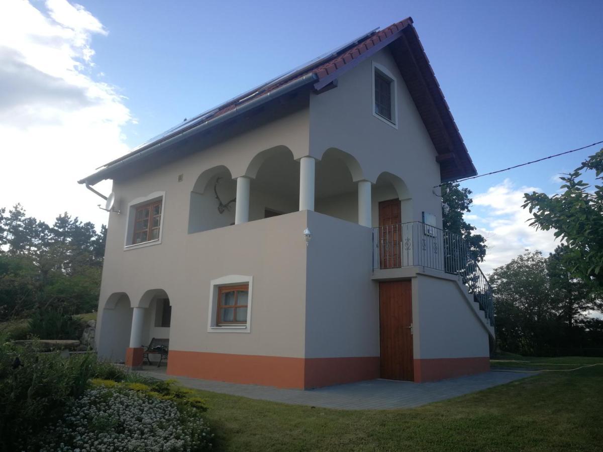 Bottyahat Guesthouse Rezi Exterior photo