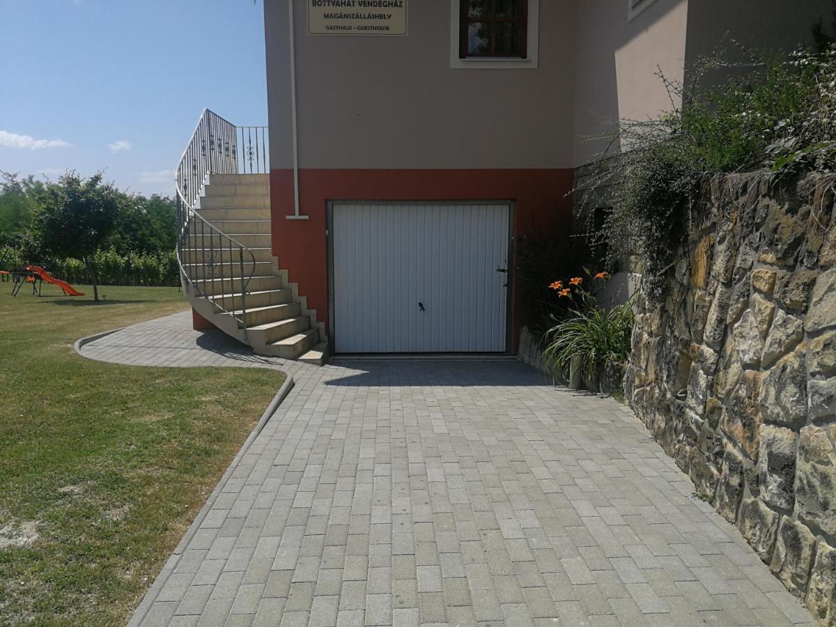 Bottyahat Guesthouse Rezi Exterior photo